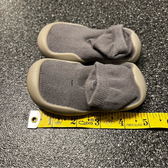 4/$20 Gray Toddler Shoe Socks - Picture 2 of 3
